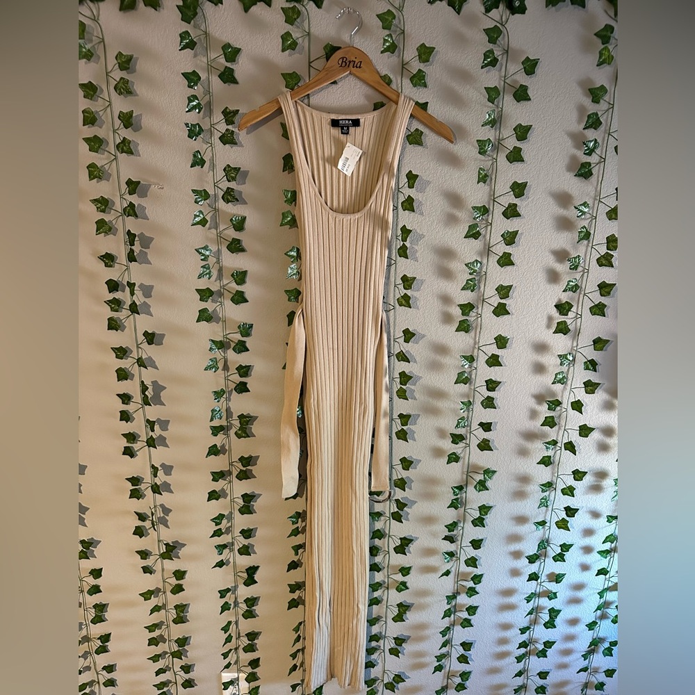 Hera Collection long cream stretchy dress, size medium